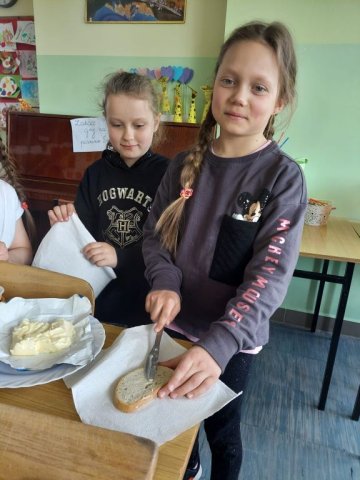 b_1024_768_0_00_images_2022_2023_Swietlica_Kanapki_343221925_187625444135294_436492420518623067_n